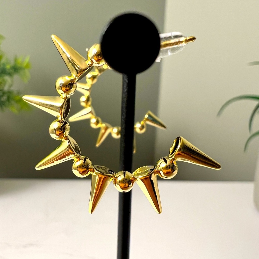 NEW IN BOX 14K Gold Plated Rivet Hoop Earrings - Picture 5 of 6